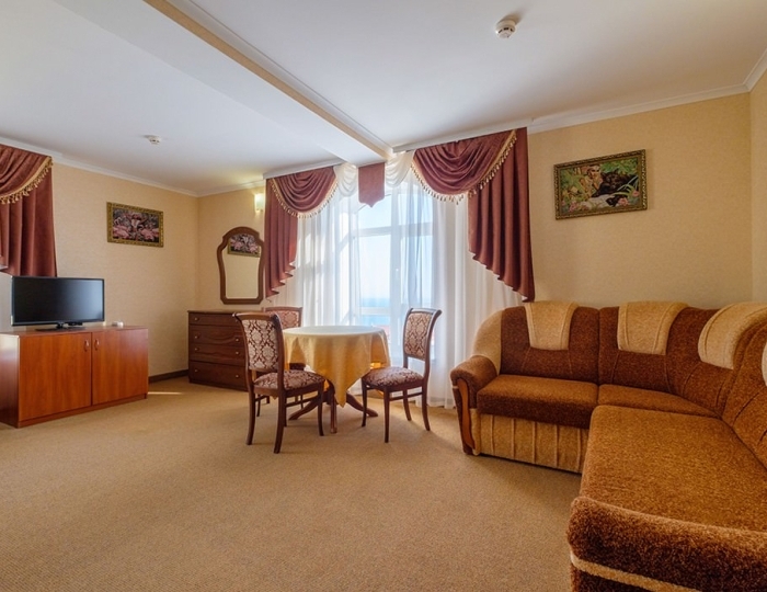 1-мест.(разм. в 2-мест.) 2-комн. люкс - Спа-отель «Феодосия»