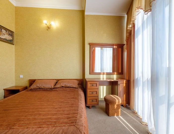 1-мест.(разм. в 2-мест.) панорамный полулюкс (вид на море) - Спа-отель «Феодосия»